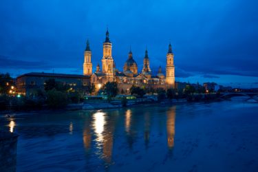 Anochece en la Basílica del Pilar