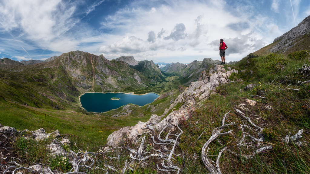 Pano posando Lago de Valle desde Saliencia